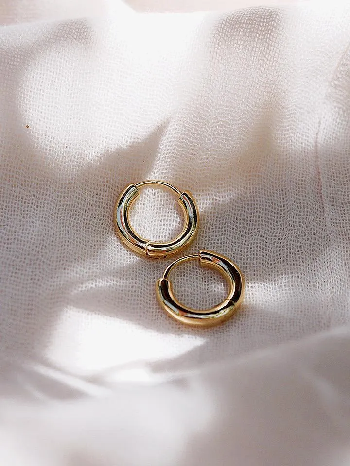 Perfect Small 18kt Gold Filled Huggie Hoop Earrings - Noelani